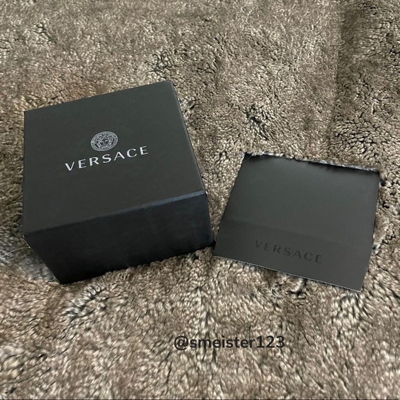 🖤Rare Versace La Medusa Black Matte Pendant Necklace - Picture 7 of 7